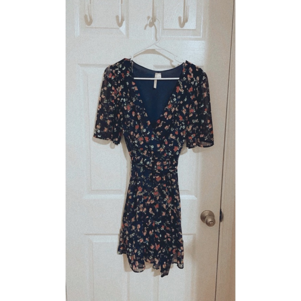 Size M Francesca’s Navy Blue Floral Wrap Dress